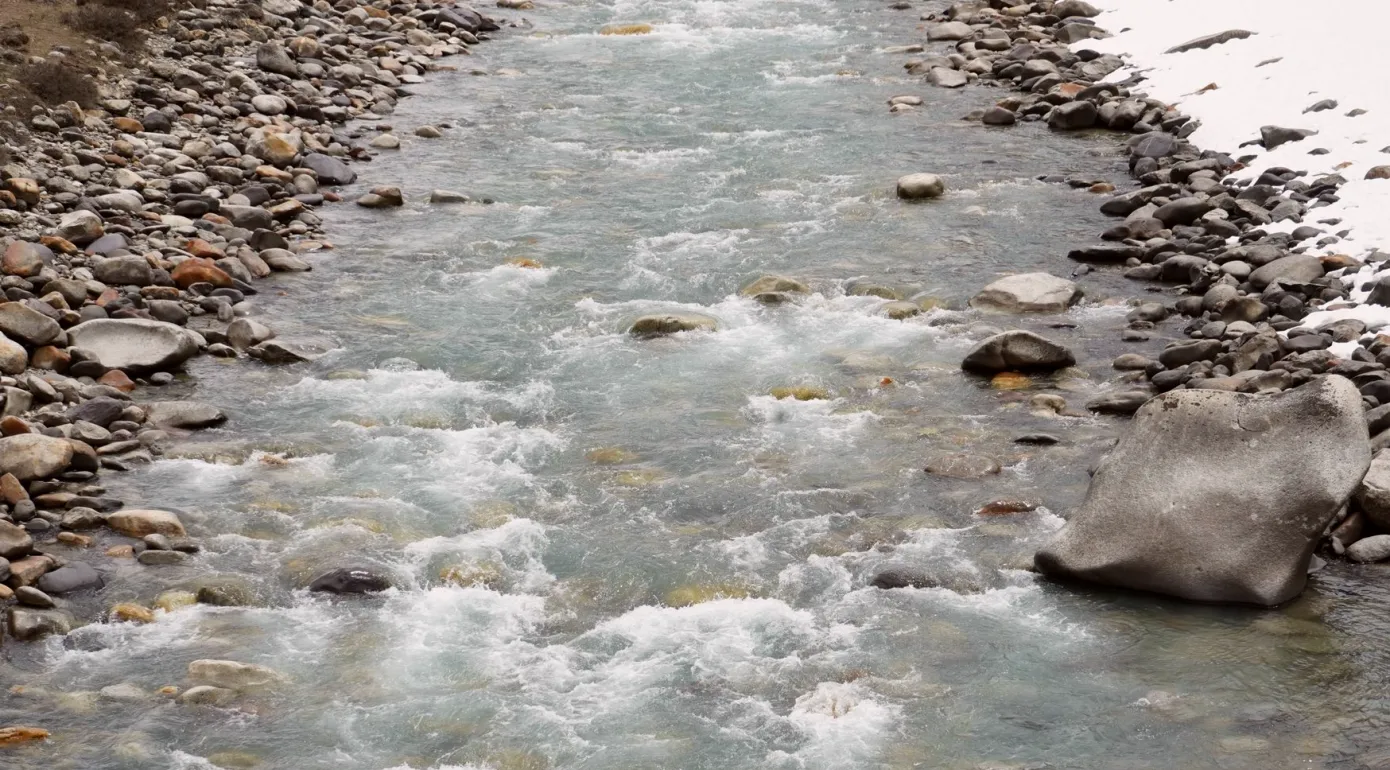 Comment nous suivons un prélèvement d'eau, du ruisseau au rapport