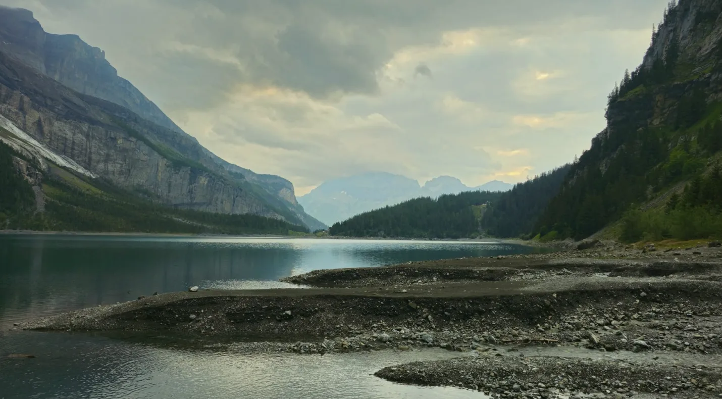 Documents en main, l'environnement suisse passe à l'examen